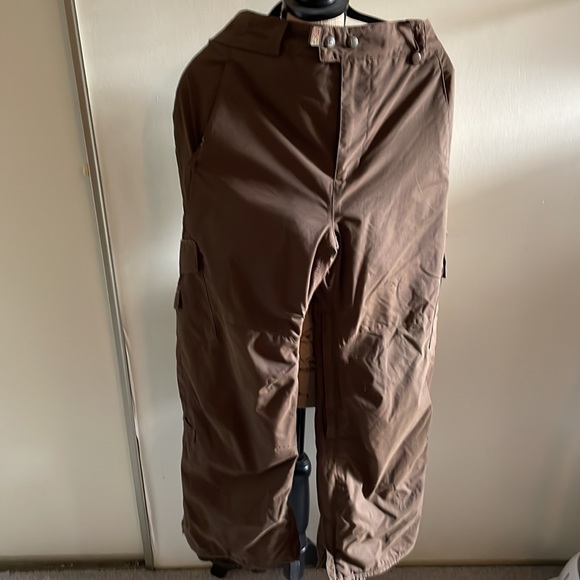 Boys Burton snowboarding jacket and pants - Picture 7 of 16